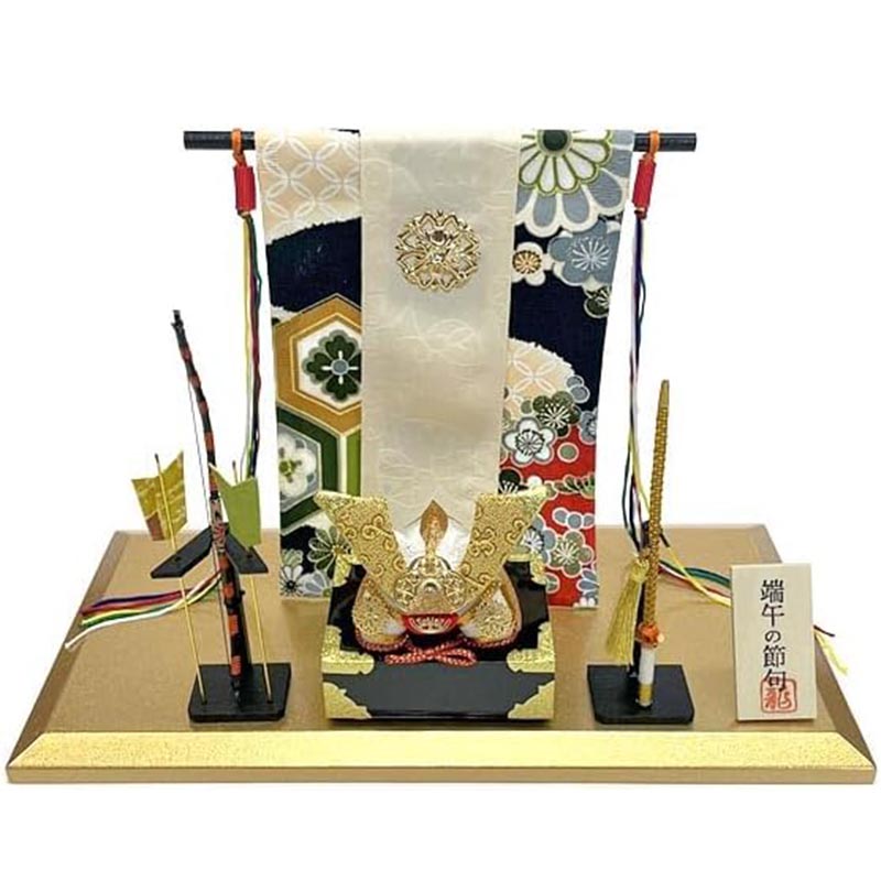 金色兜飾り（弓太刀付）